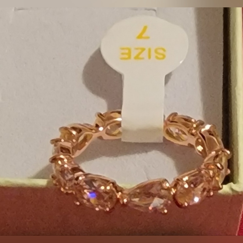 "Artistic Details" Ring - Picture 2 of 4